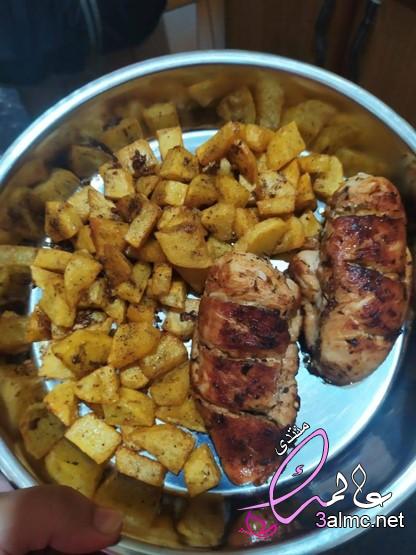 أسرع أكلة بصدور دجاج مع طبق بطاطس متبلة أبسط مكونات وألذ طعم لازم تجربوها 3almik.com_03_20_159